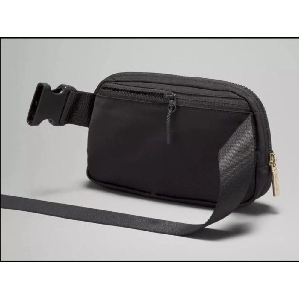NWT Lululemon Everywhere Belt Bag - Picture 4 of 7